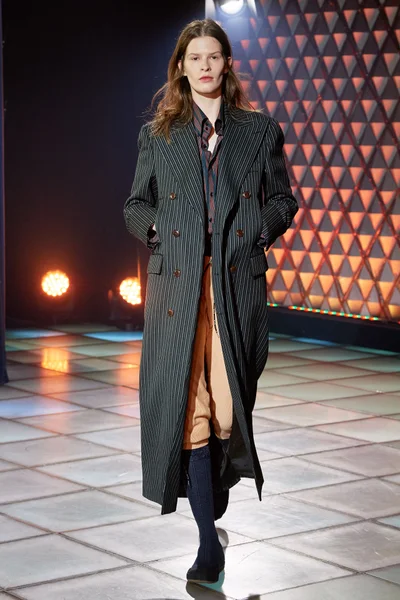 Look 3